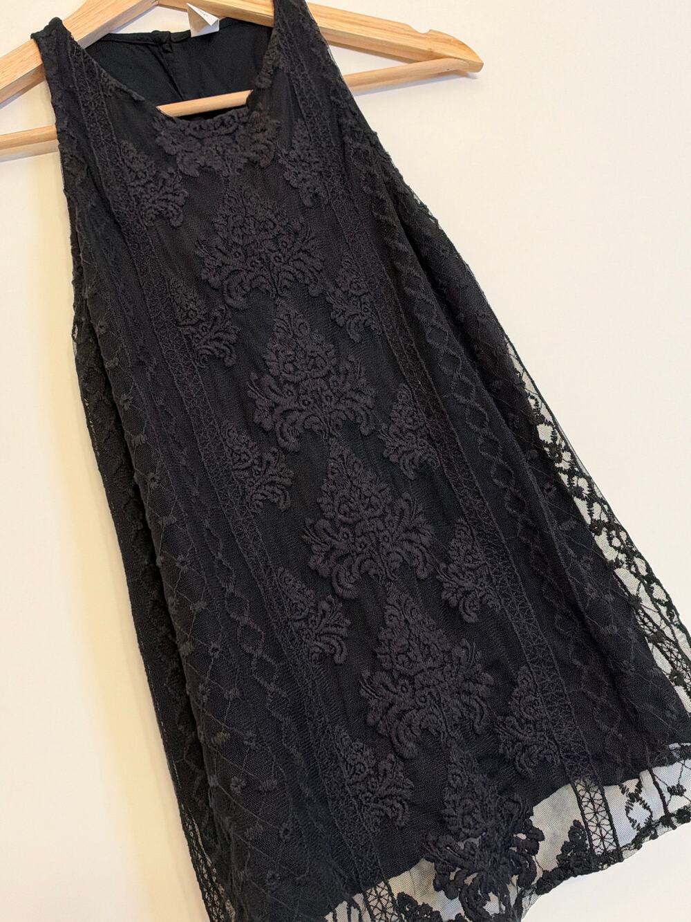 Old Navy Black Crochet Lace Racerback Tank Top XS